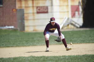 Shortstop field ball